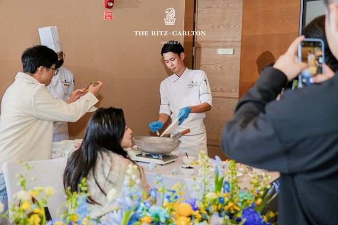 店携手闽东壹鱼推出“潮汐之谣”主厨餐桌不朽情缘平台推荐成都富力丽思卡尔顿酒(图3) 店携手闽东壹鱼推出“潮汐之谣”主厨餐桌不朽情缘平台推荐成都富力丽思卡尔顿酒(图3)