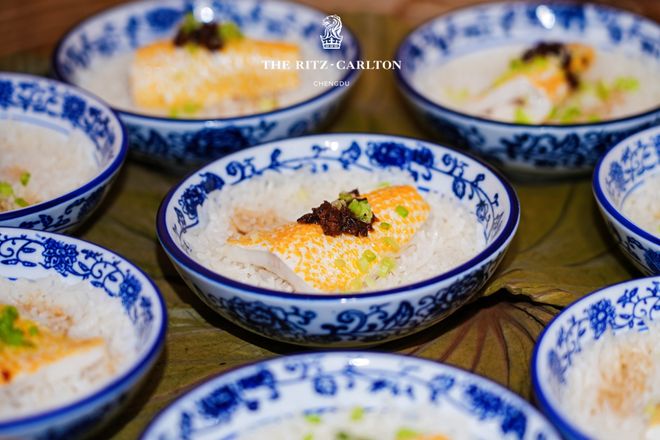 店携手闽东壹鱼推出“潮汐之谣”主厨餐桌不朽情缘平台推荐成都富力丽思卡尔顿酒(图4) 店携手闽东壹鱼推出“潮汐之谣”主厨餐桌不朽情缘平台推荐成都富力丽思卡尔顿酒(图4)